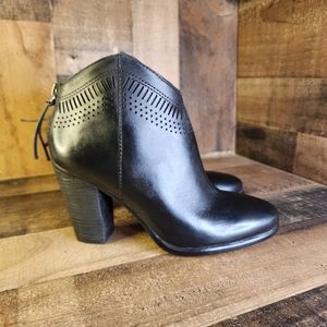 VINCE CAMUTO Fetter Black Perforated Verona Leather Block Heel Ankle Booties 7M
